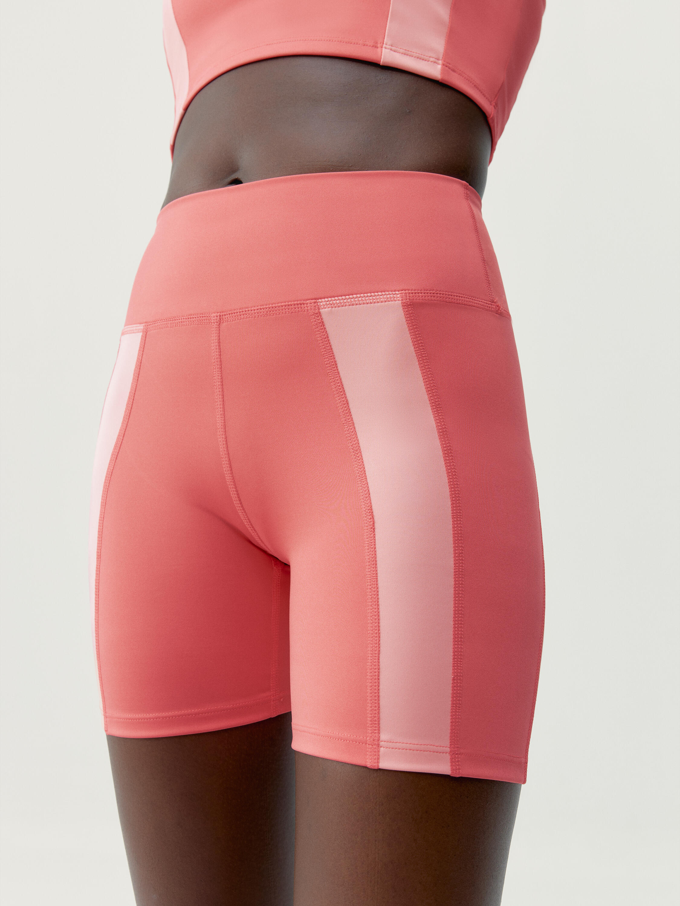 BORN LIVING YOGA Pantalón corto short deportivo de mujer Bindi Born Living Yoga