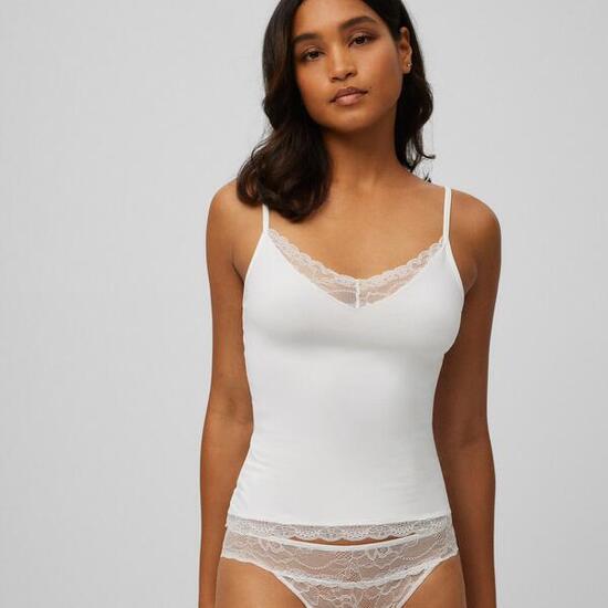 Camiseta tirantes detalle encaje marfil