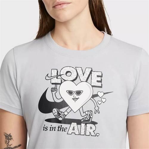 T-shirt universel femmes Nike W Nsw Tee Ss Vday 4/4