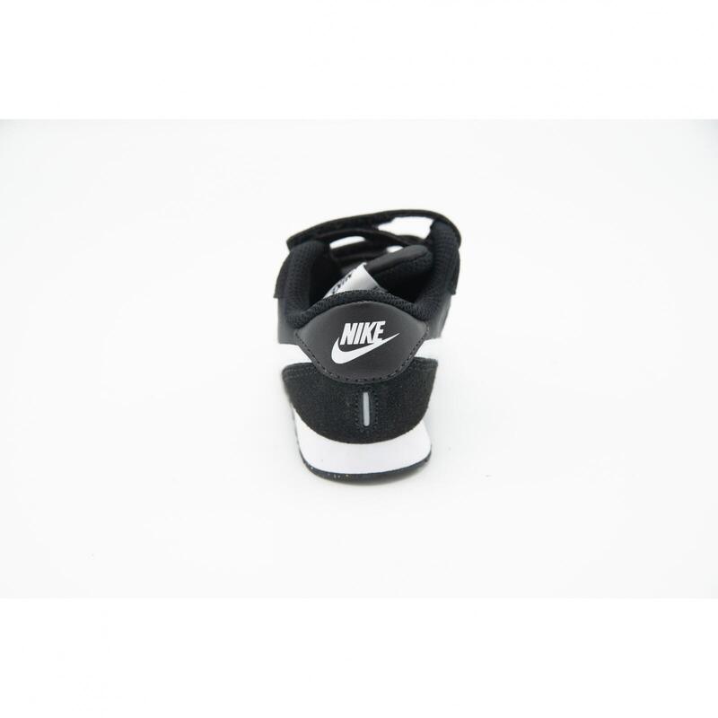 Nike MD Valiant, Preto