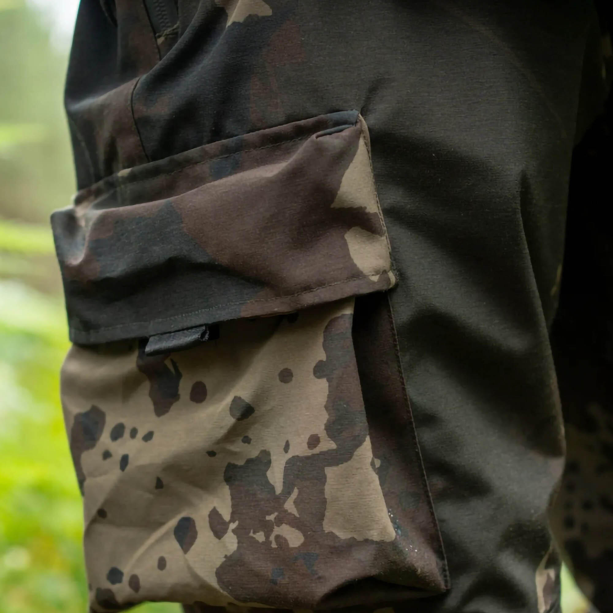 Nash Zero Tolerance Helluva Waterproof Trousers Unisex (Camouflage) Größe 3 3/7