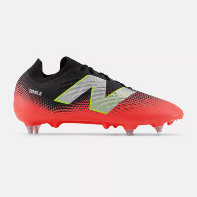 Voetbalschoenen new balance tekela magia low laced sg v4+ zwart en energierood