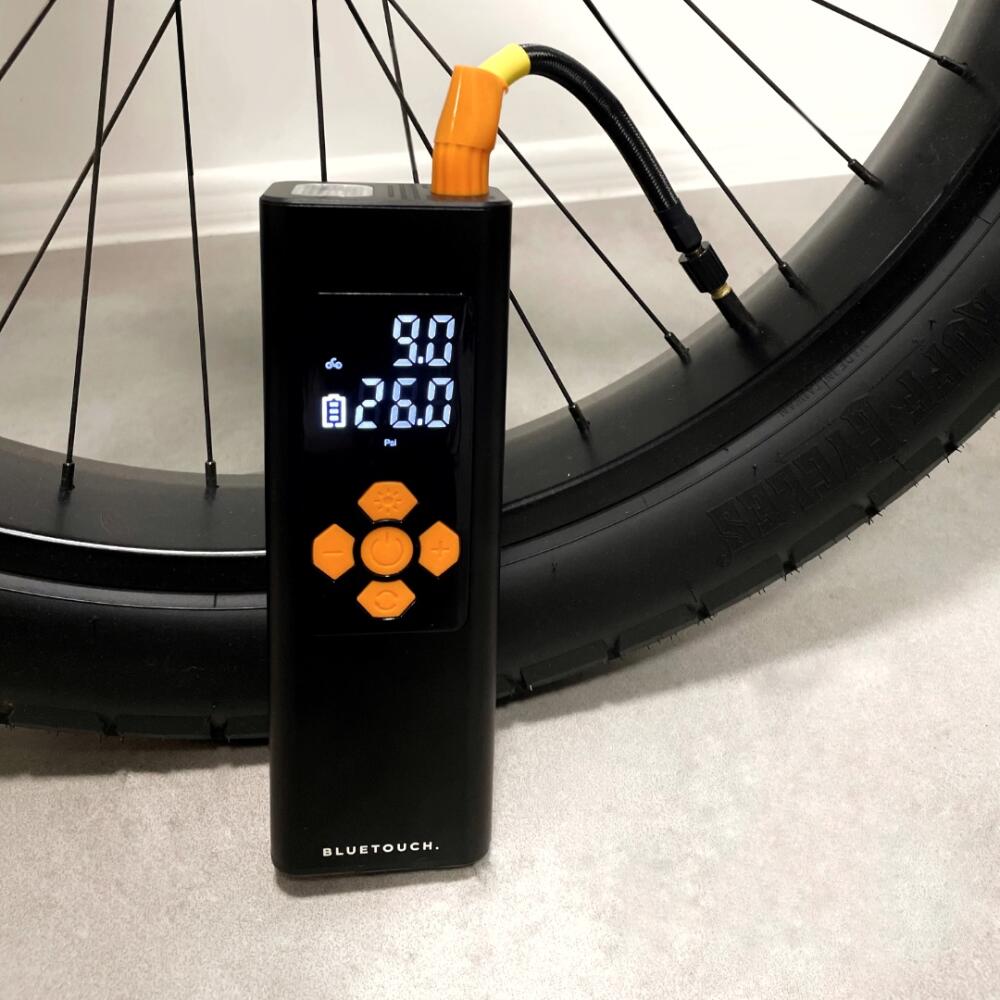 Přenosný kompresor BLUETOUCH D-16 s powerbankou 6000 mAh 4/4