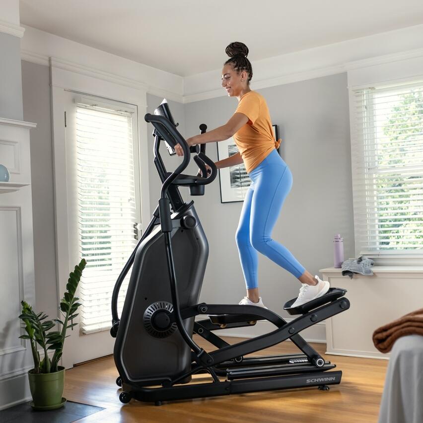 SCHWINN FITNESS Eliptický trenažér 590E – sklon 15 %, 7" LCD, 25 úrovní odporu