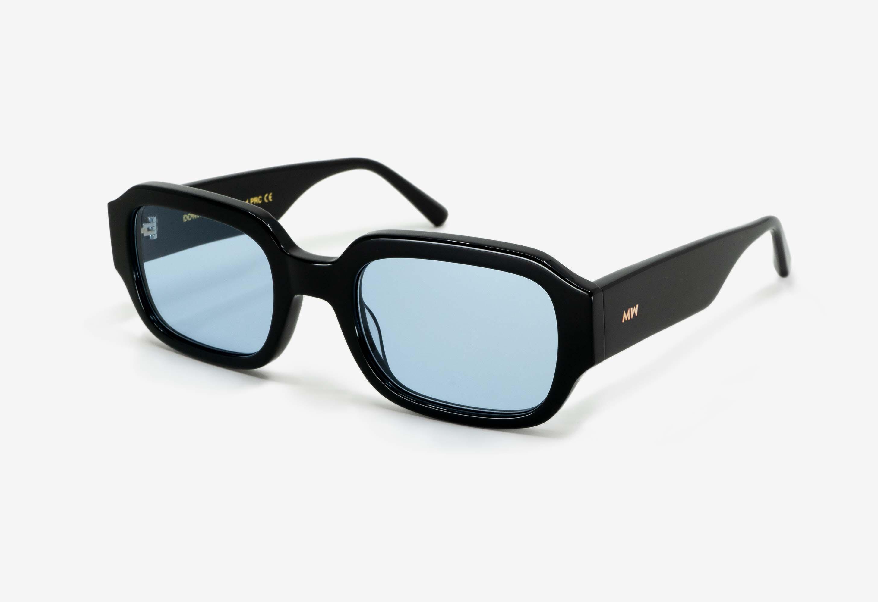 MESSY WEEKEND picture