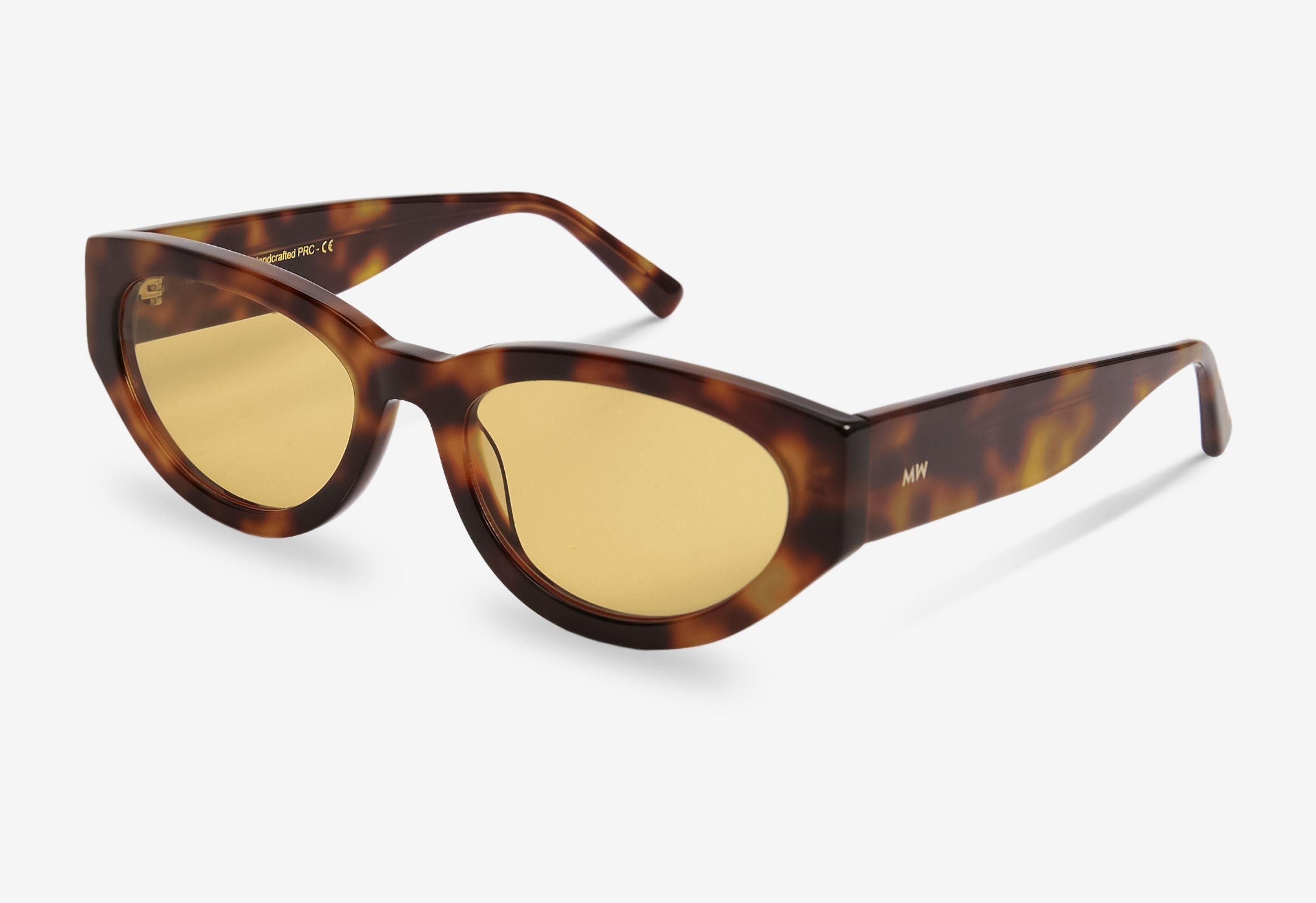 MESSY WEEKEND picture