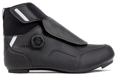 Paar neatt asphalte winter wegschoenen zwart