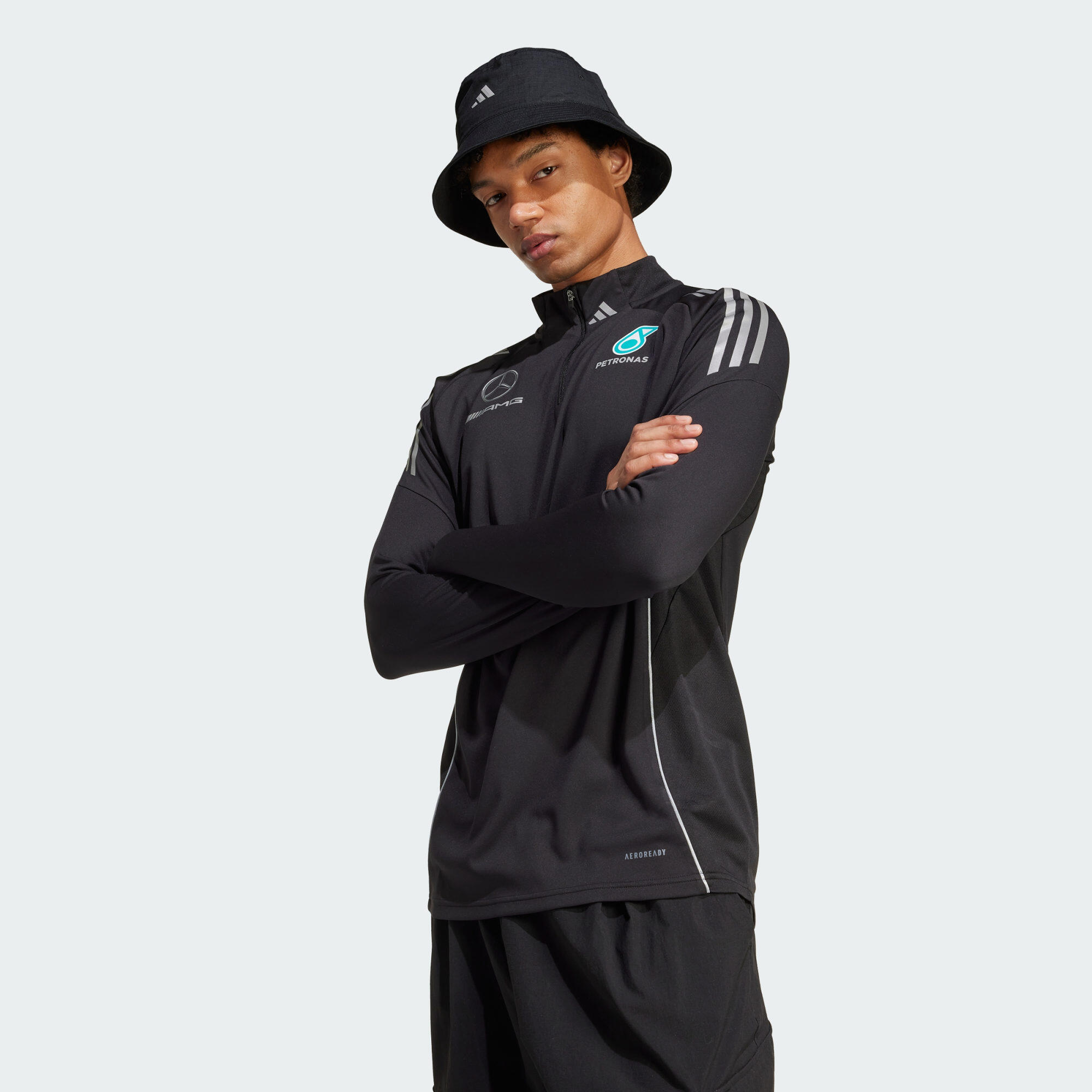 MERCEDES - AMG PETRONAS FORMULA ONE TEAM MECHANICS TOP 1/5