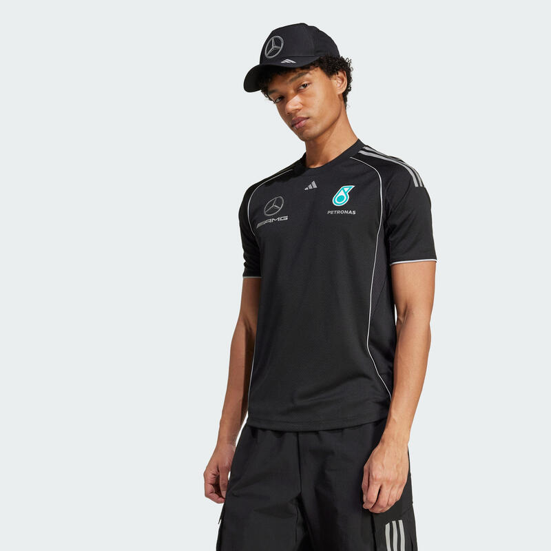 DRES MERCEDES - AMG PETRONAS FORMULA ONE TEAM MECHANICS