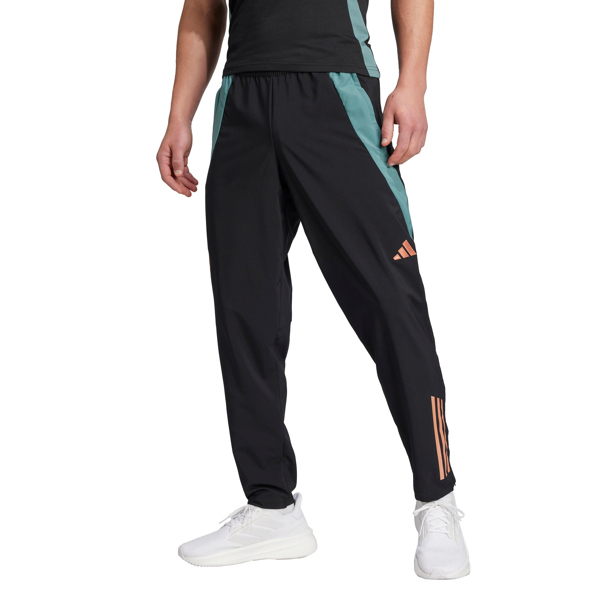 Pantaloni di presentazione Bayern Munich Tiro 2024/25 2/7