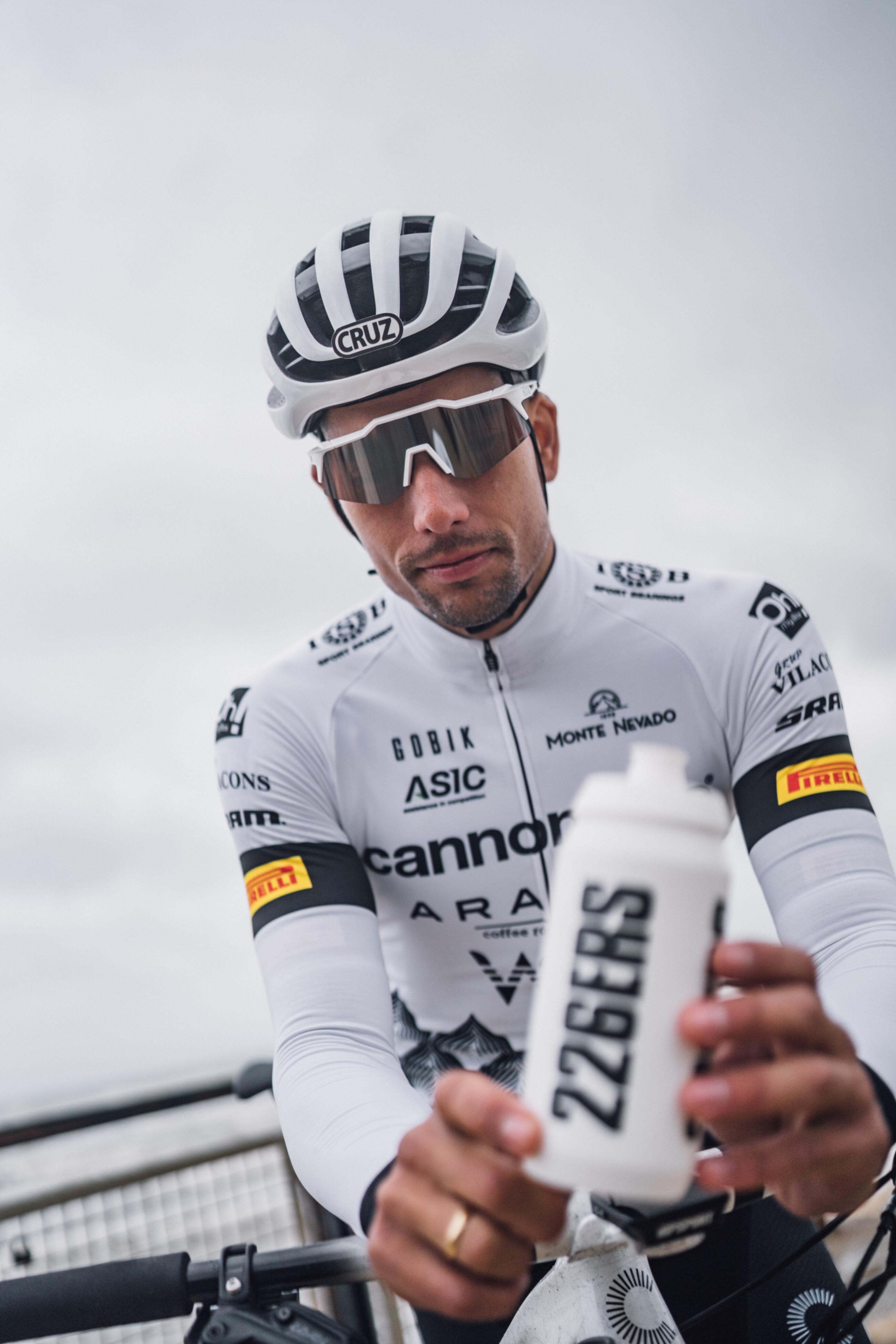 BIDÓN BOTTLE 550ml WHITE BLACK LOGO CICLISMO COLOR BLANCO 3/7
