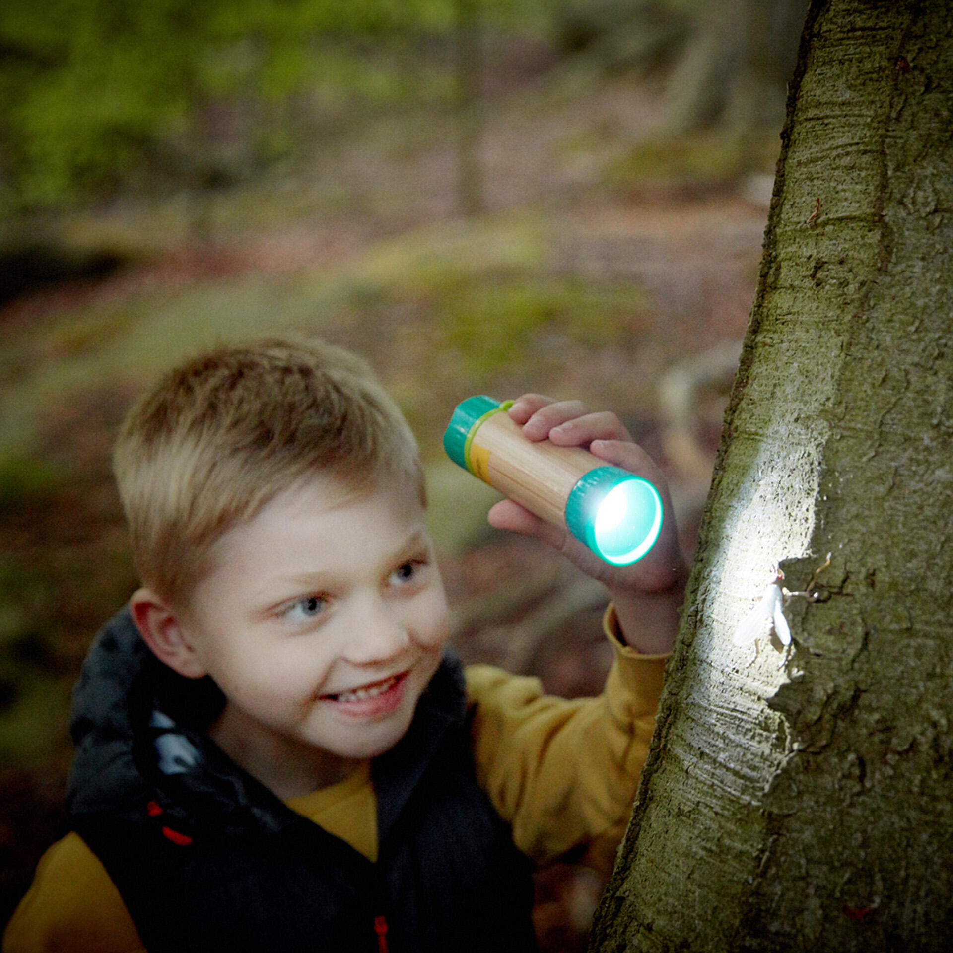 Première lampe de poche manuelle 2/3