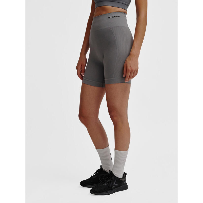 Enfiler Short Hmltif Entraînement Femme HUMMEL