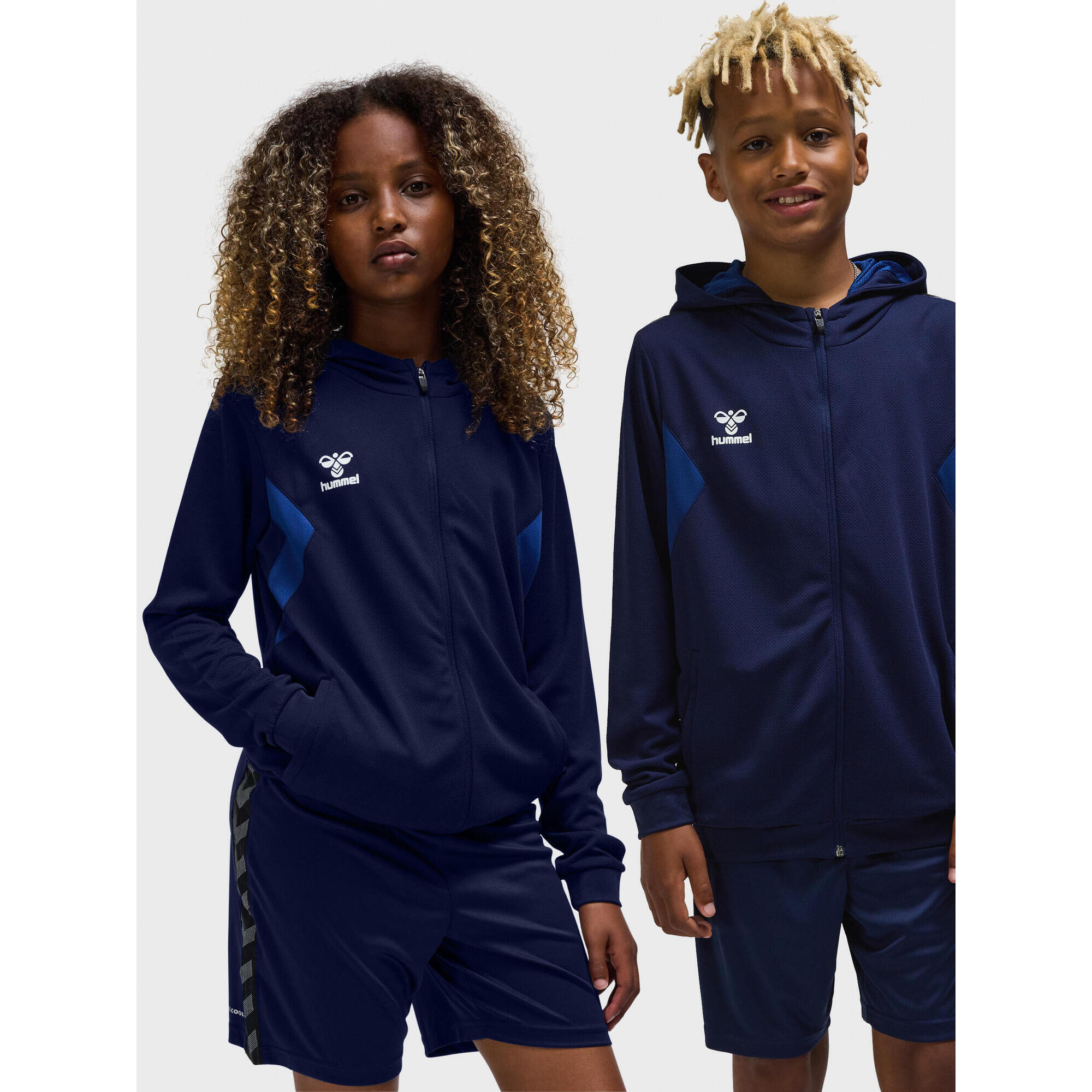 Dziecięca poliestrowa kurtka dresowa z kapturem i zamkiem błyskawicznym Hummel A
