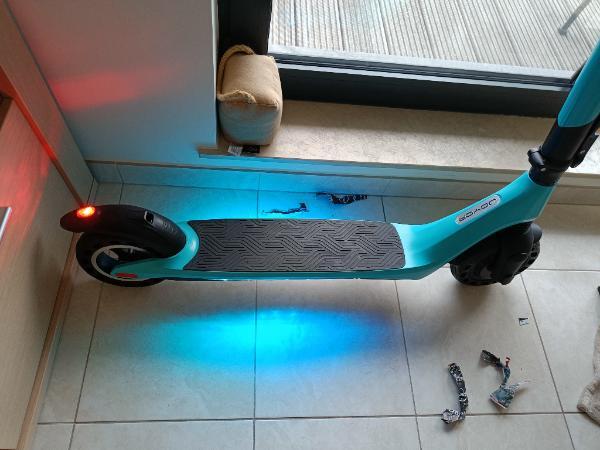 Entre Particuliers - e-scooter modèle Joyor A5 avec casque 2/6