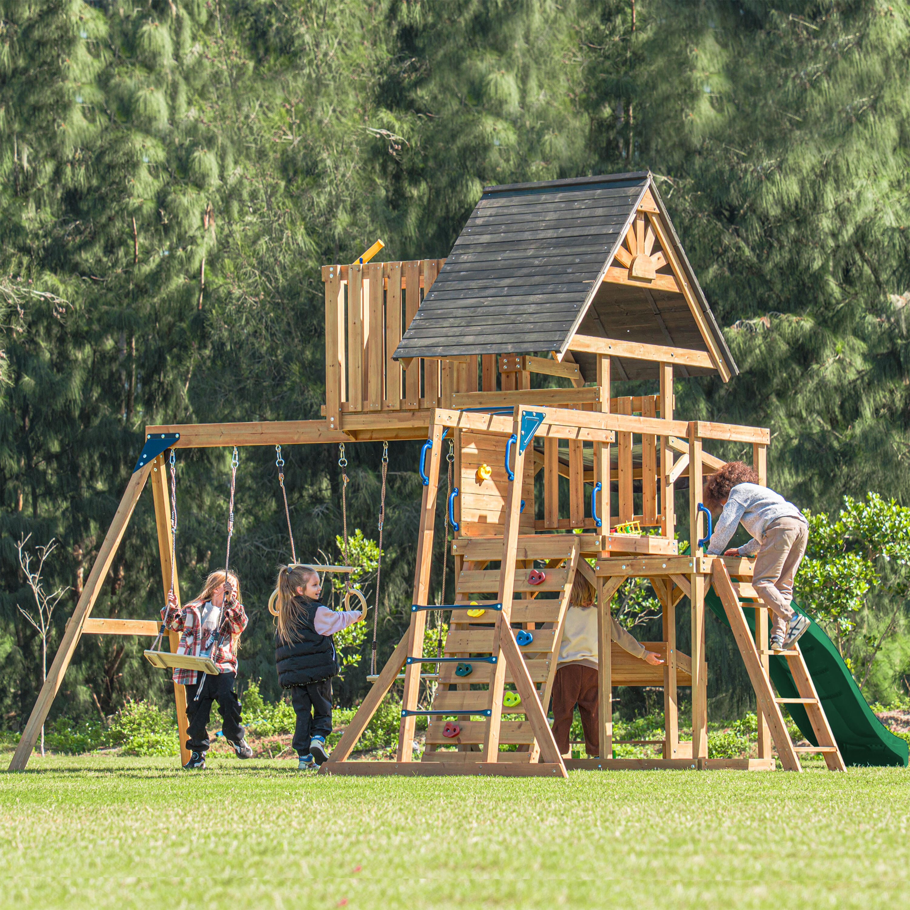 Parque infantil de madera Mitch con 2 columpios y tobogán verde 3/7
