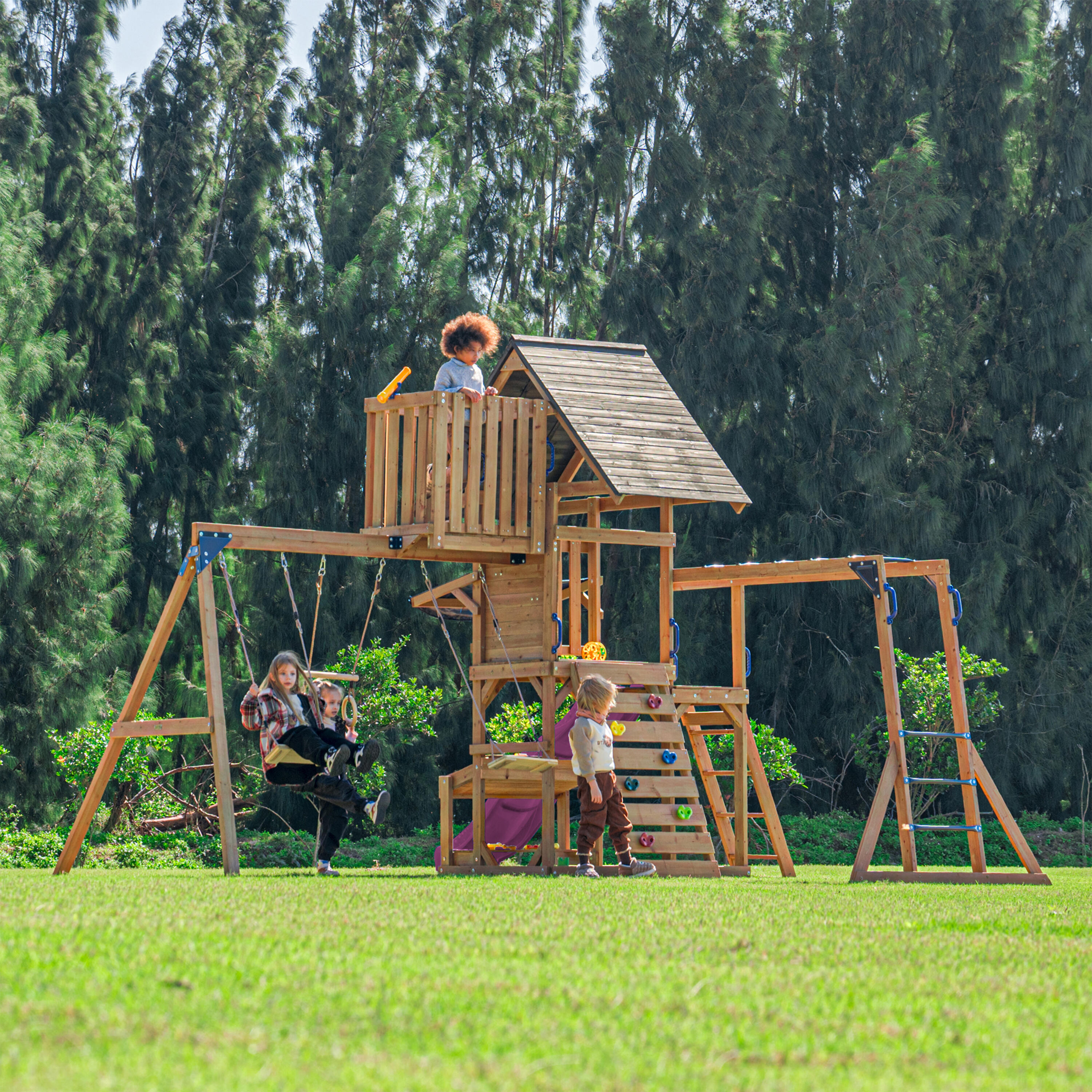 Parque infantil de madera Mitch con 2 columpios y tobogán morado 4/7
