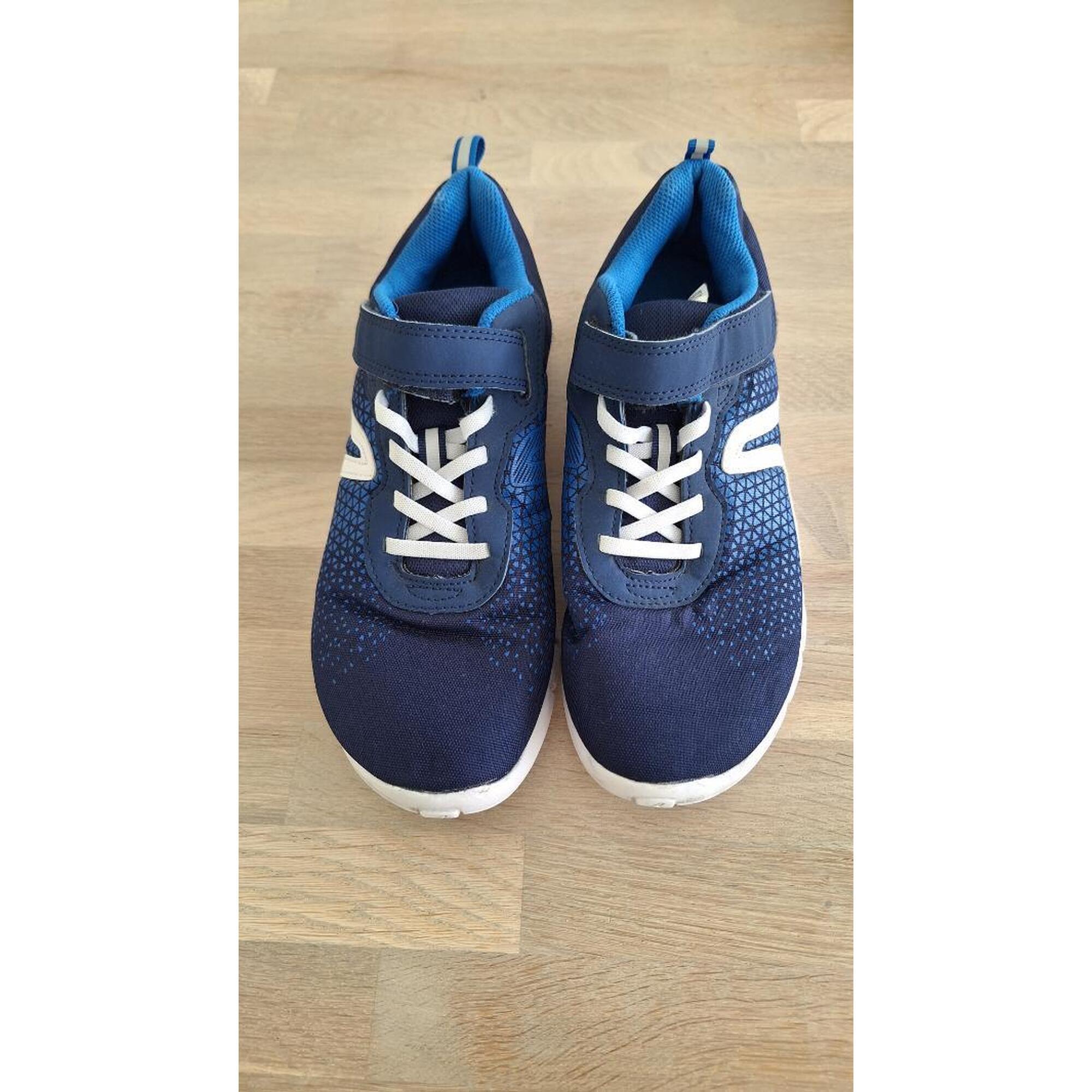 Entre Particuliers - Chaussures de sport d'intérieur