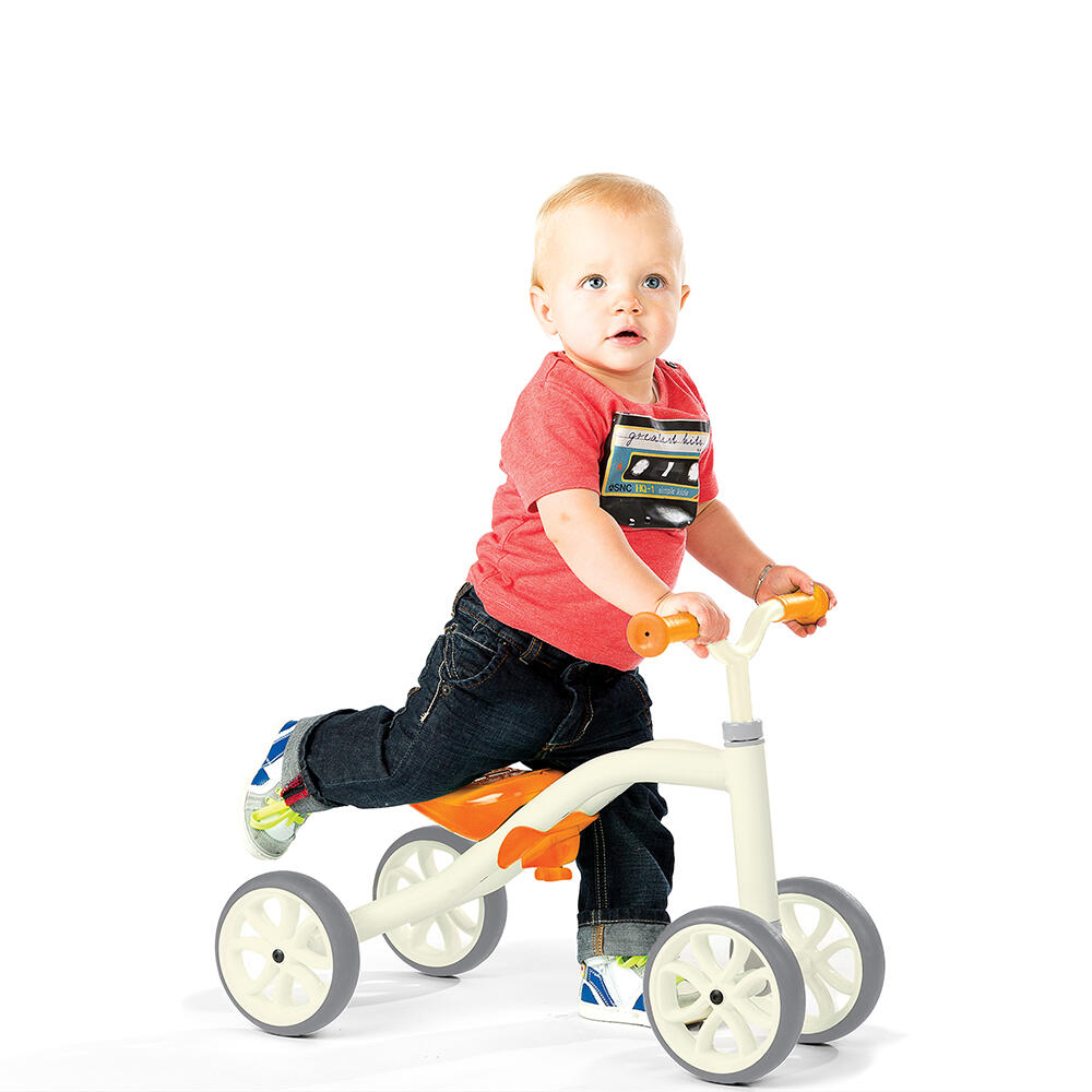 Quadie : Trotteur 4 roues évolutif, stable et léger 3/7