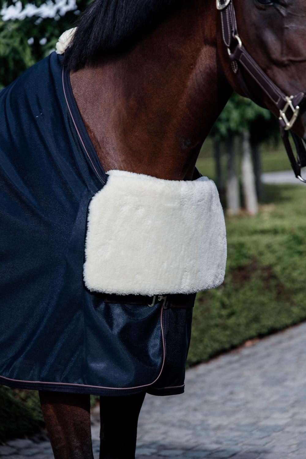 Horse BIB Schulter schutz Fell naturel 3/4