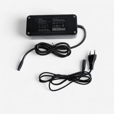 Tweedehands - oplader 54.6v 3a longtail cargofiets r500 - uitstekend