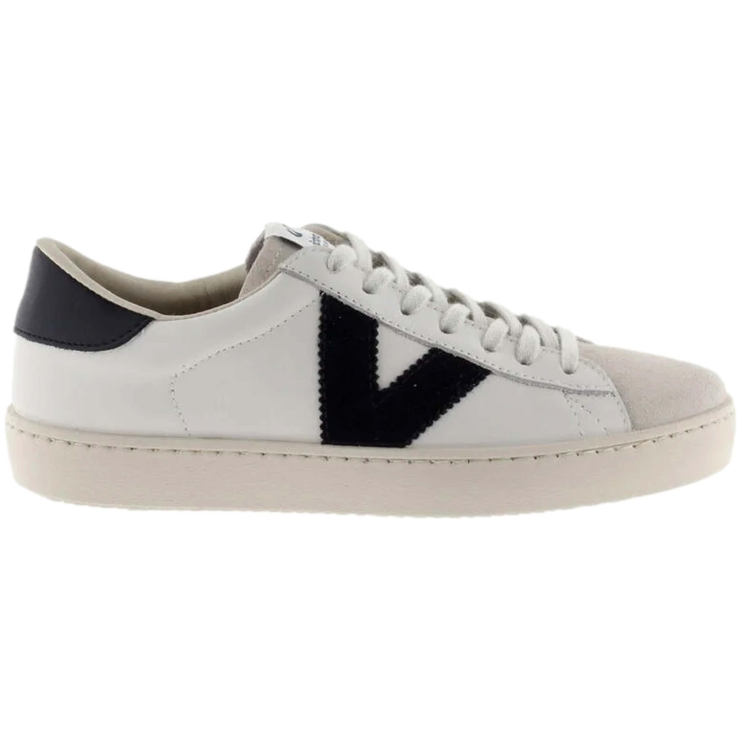 Adidași Victoria Berlin bleumarin