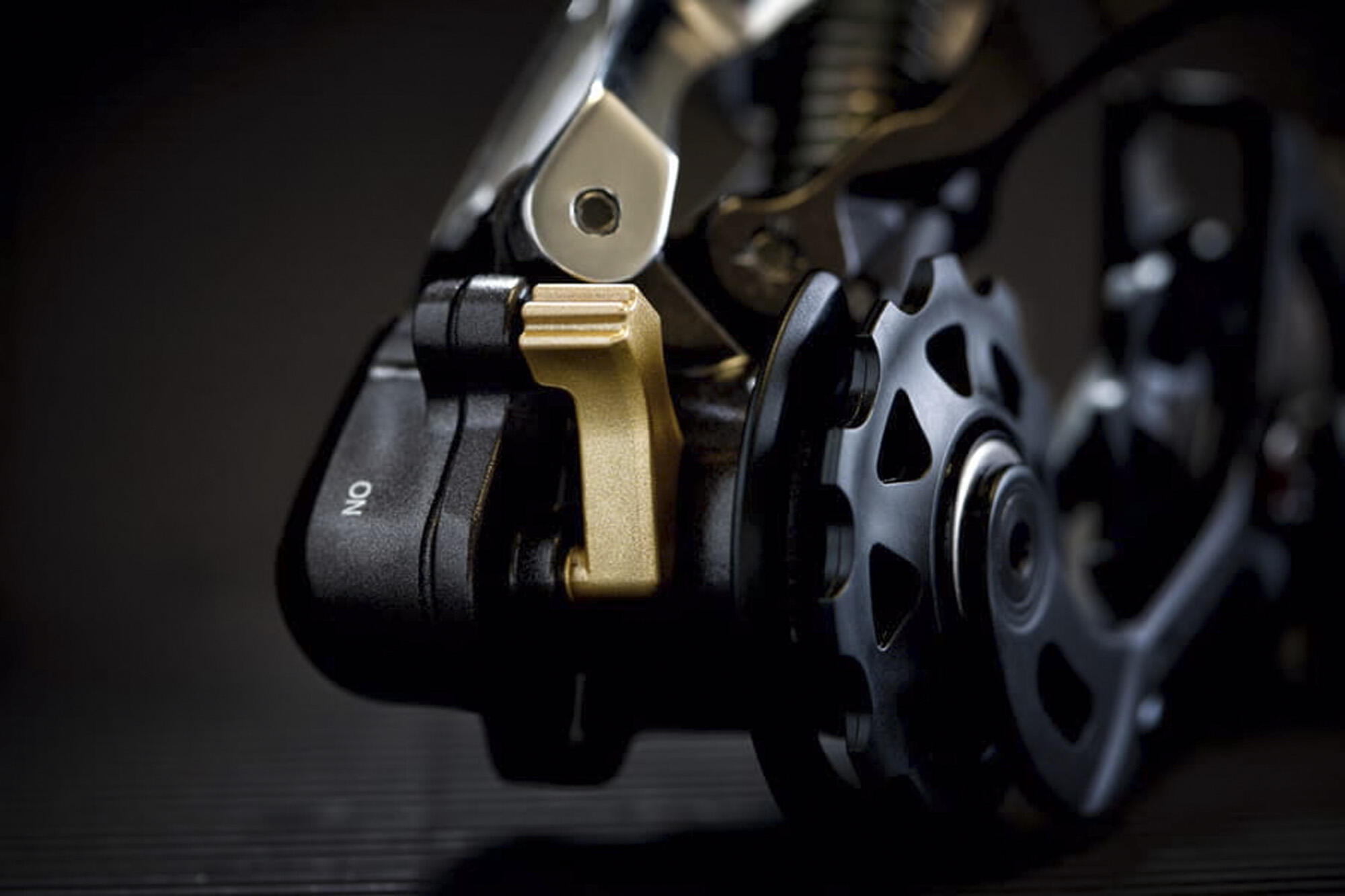SHIMANO Dérailleur Arrière SAINT M820 SS Shadow+ Chape Courte, Noir 5/6