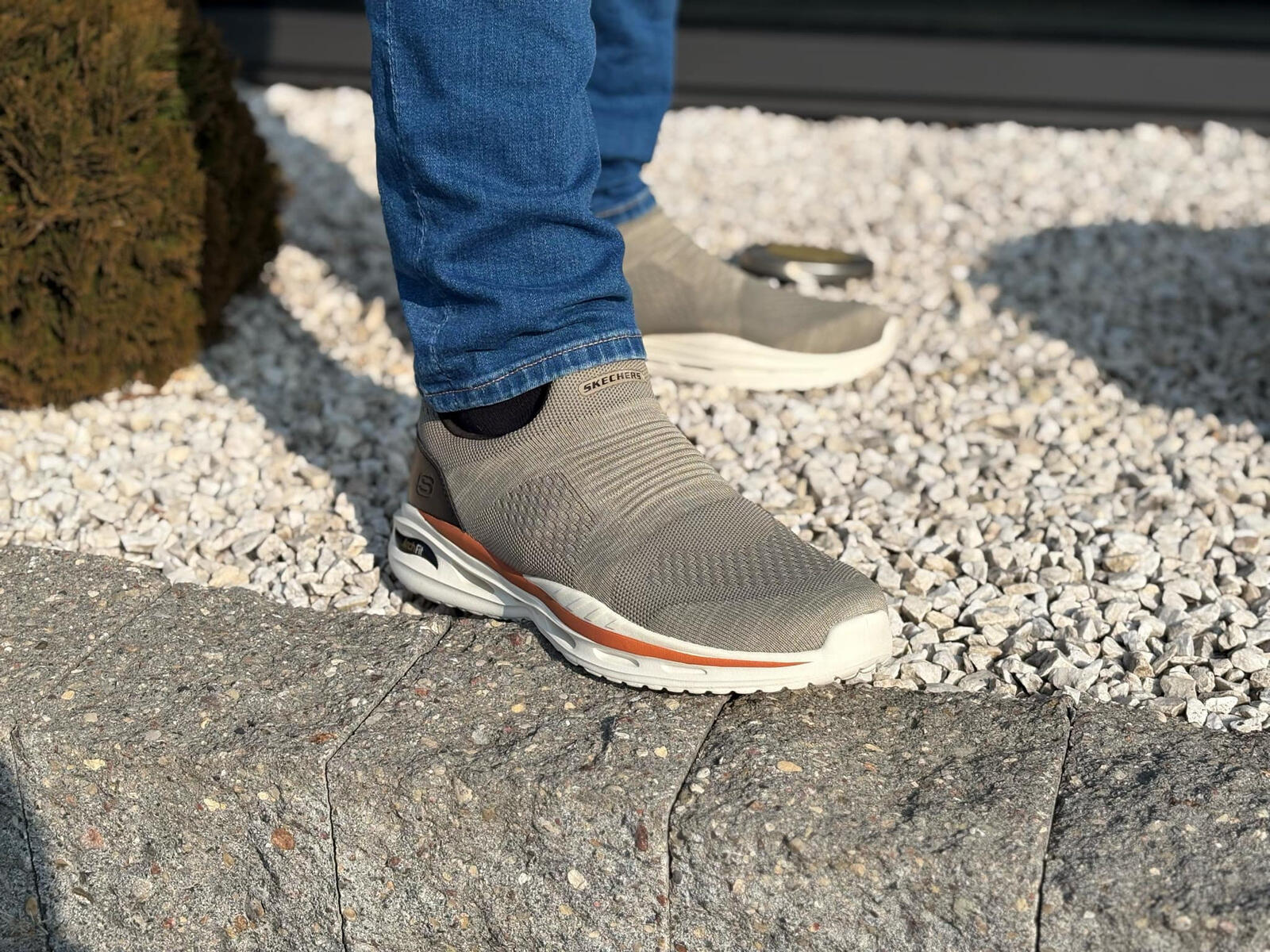 Męskie buty sportowe wsuwane beżowe SKECHERS ARCH-FIT ORVAN DENISON 2/7