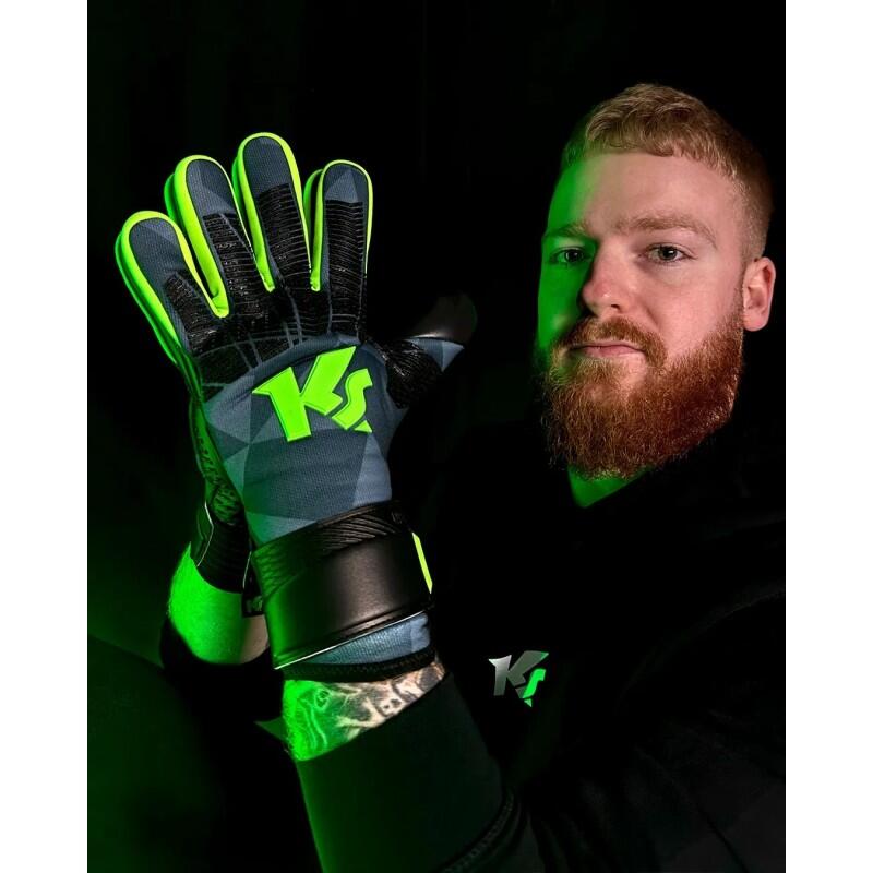 KEEPERSPORT Varan8 Champ NC Demon Torwarthandschuhe. 6/7