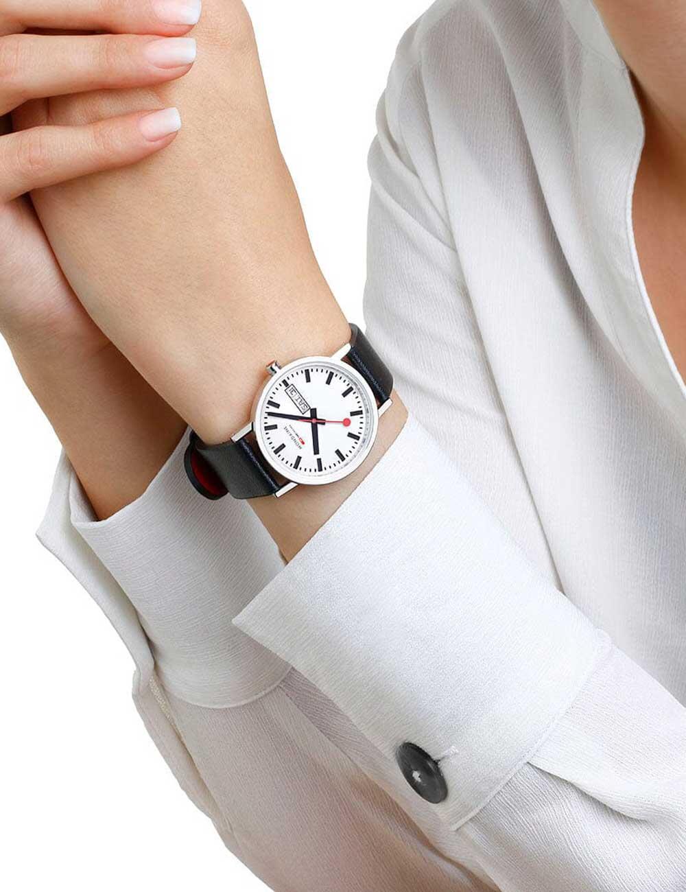 Zegarek damski Mondaine A667.30314.11SBBV, Quartz, 36mm, 3ATM 4/5