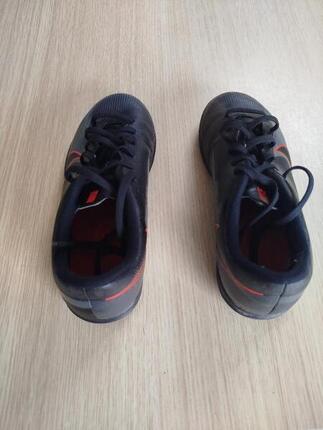 Tussen Particulieren - Voetbalschoenen voor kinderen