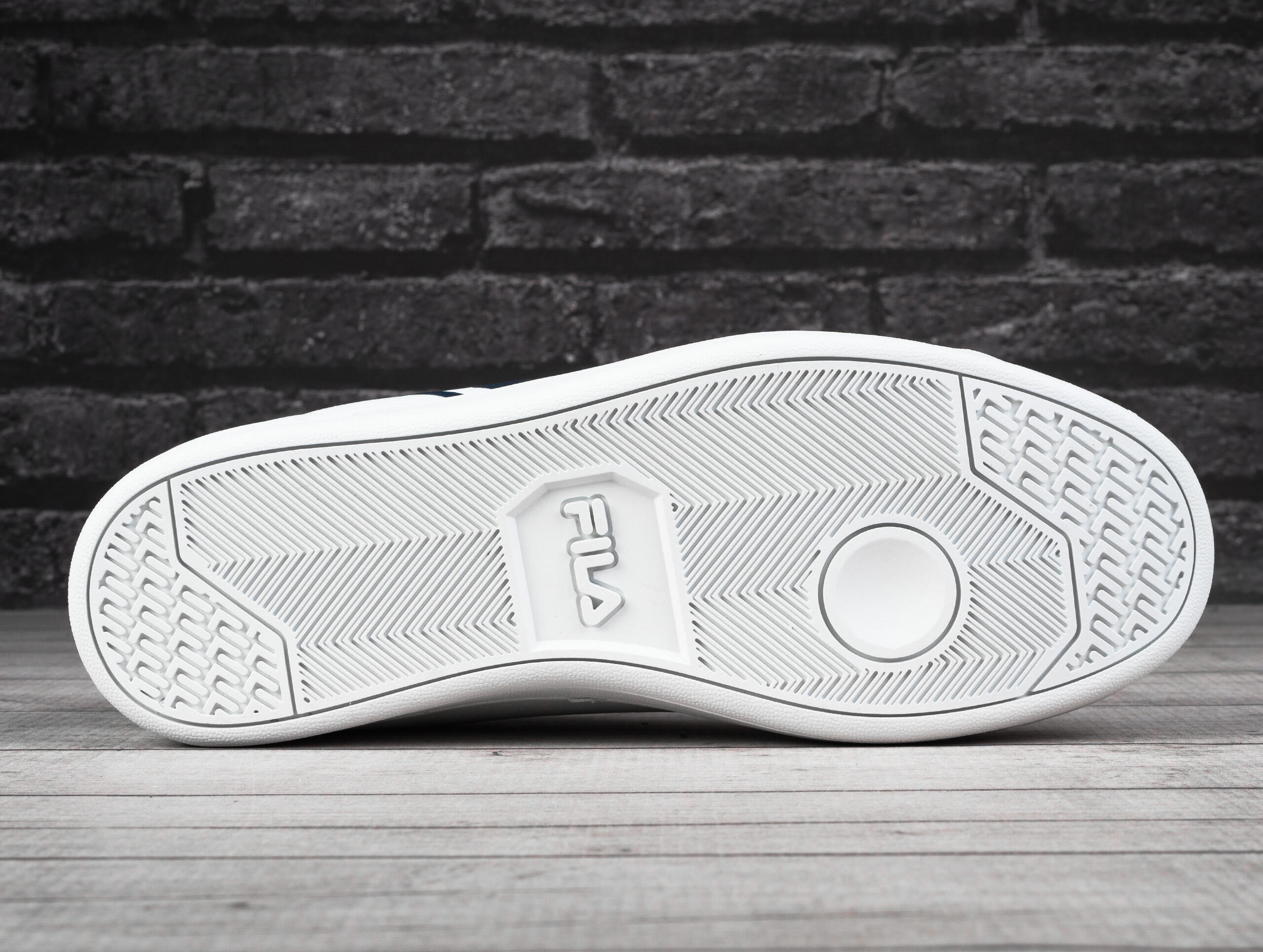 Buty męskie trampki sportowe Fila COURTBAY LOGO 6/7