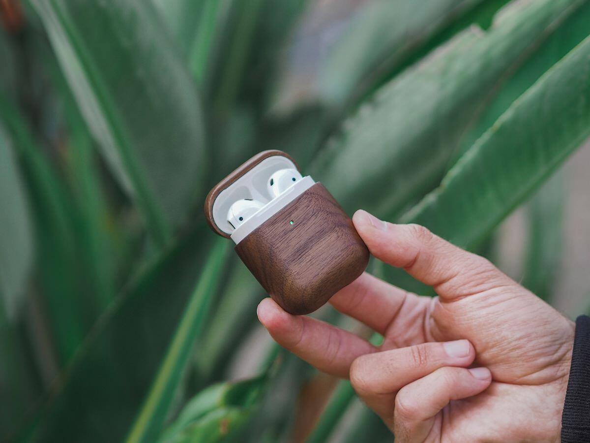 Capa para AirPods 1/2 em madeira - Woodcessories 5/7