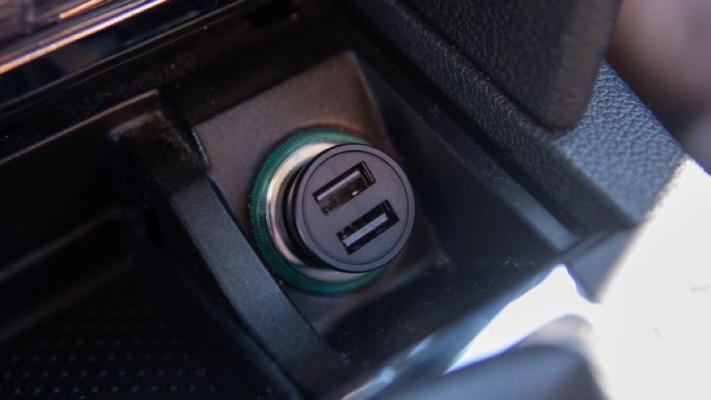 Carregador Swissten Car Charger 2x USB 4.8A 7/7