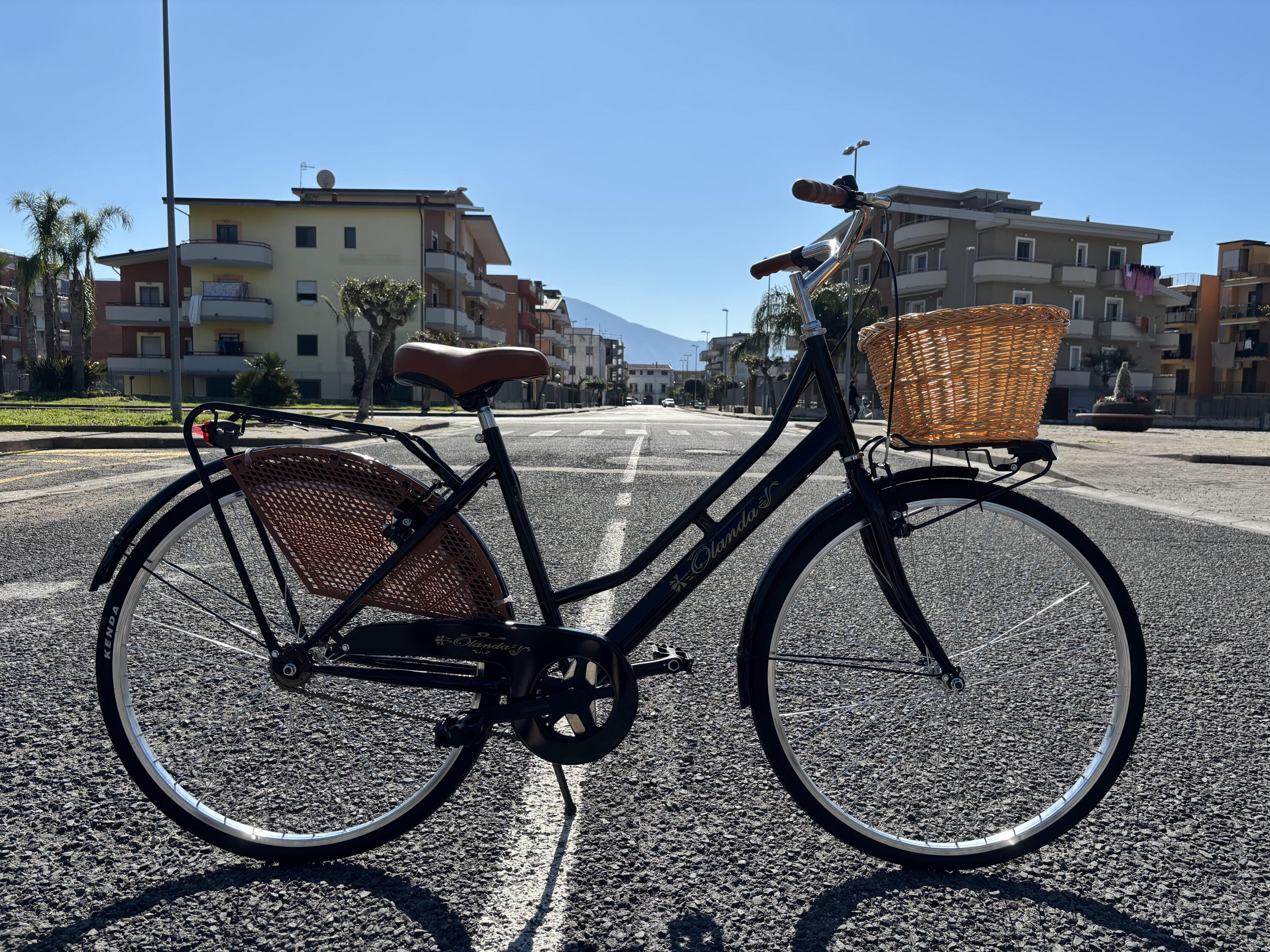 Vélo De Ville Vintage MADICKS 26 Pouces Femme - Avec Panier En Osier Et Sac