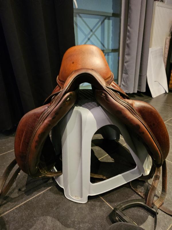 Selle de dressage Antares cadence 16,5