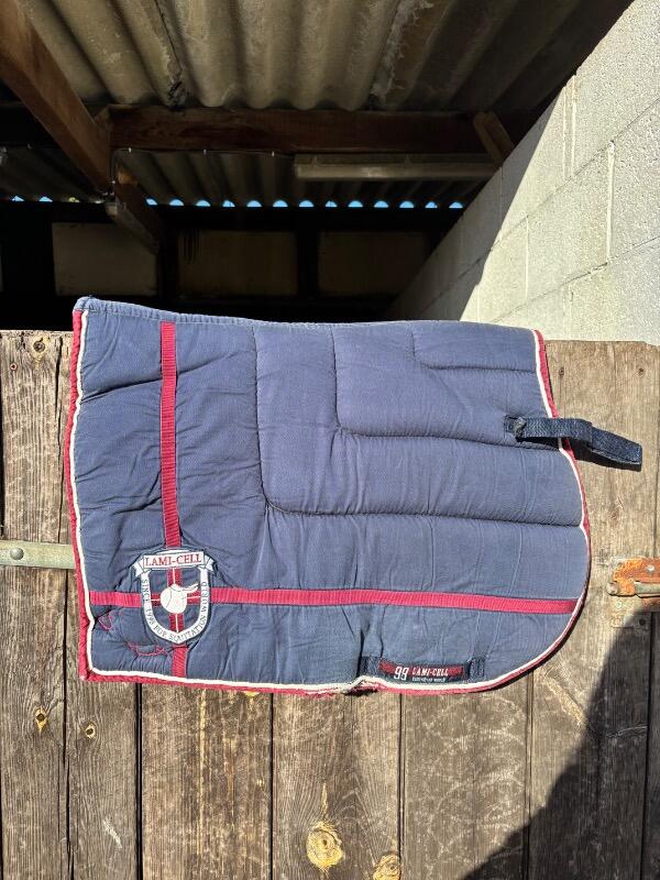 Entre Particuliers - Tapis de selle Lamicell bleu marine 3/5