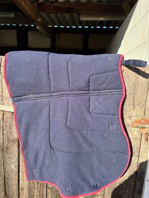Entre Particuliers - Tapis de selle Lamicell bleu marine 5/5