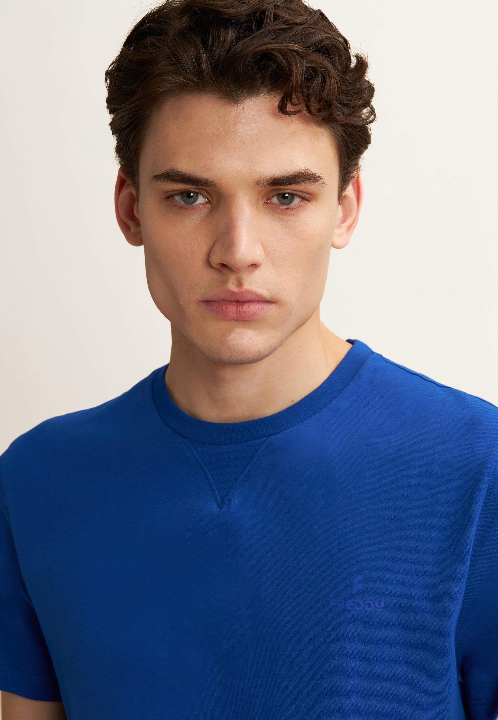 T-shirt coupe classique avec col rond et logo ton sur ton 5/5