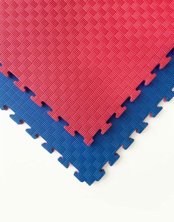 Tatame profissional em puzzle 100x100x3 cm azul e vermelho