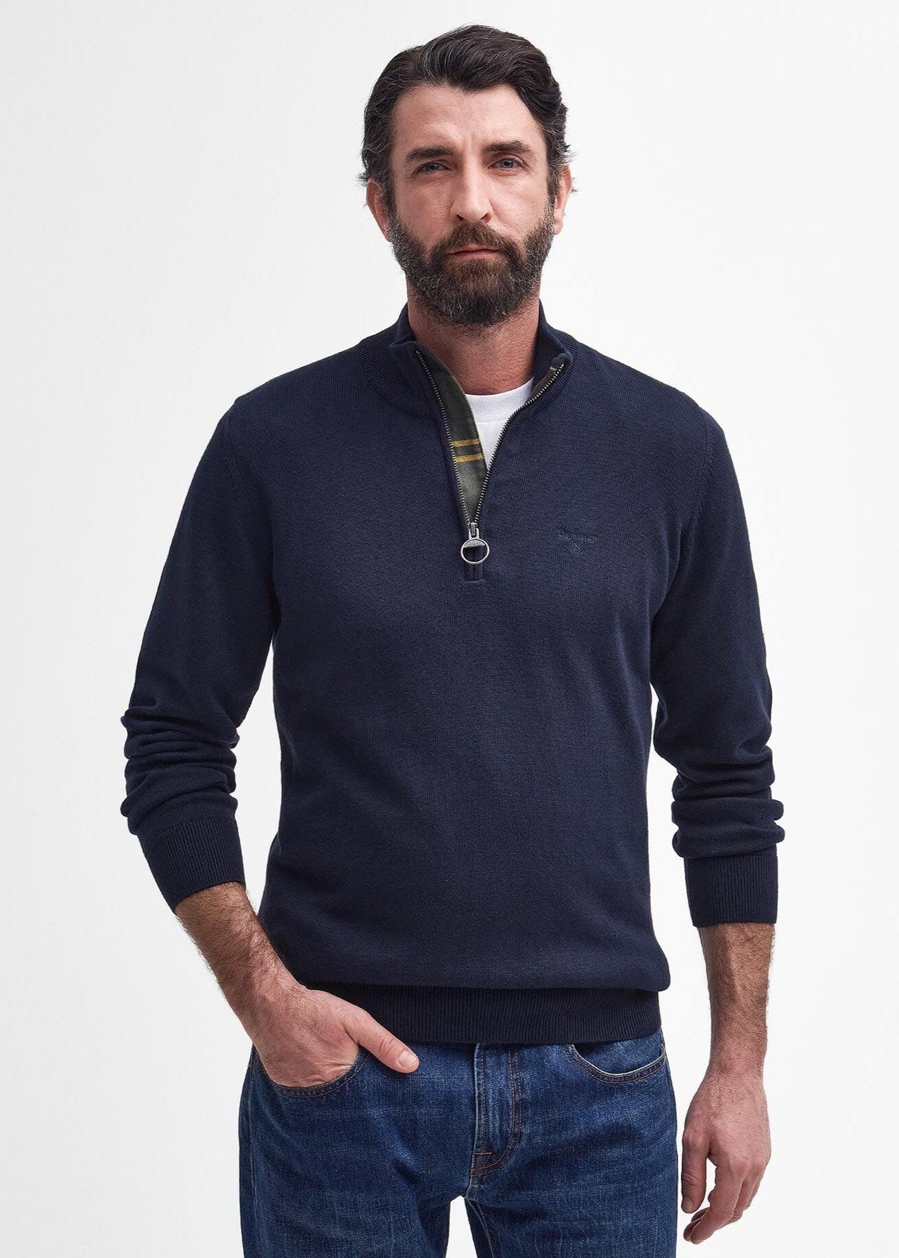 bleu marine.