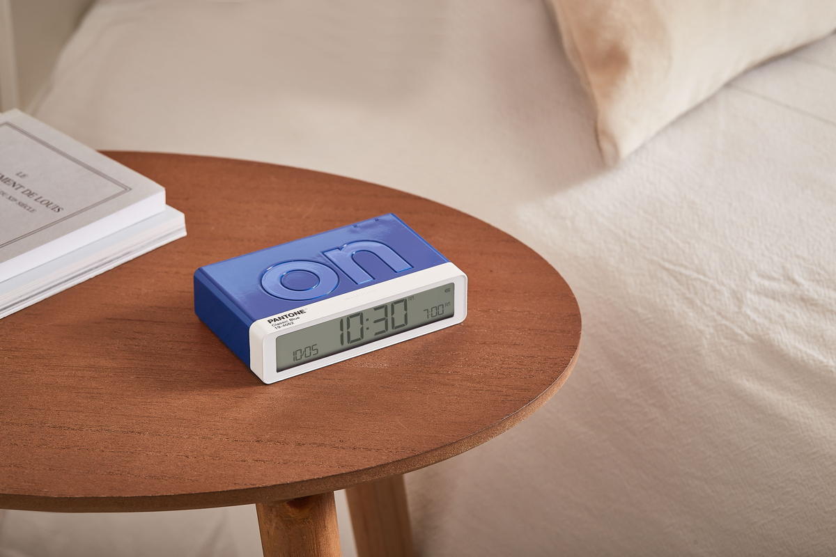 Despertador Lexon FLIP Classic Pantone azul 2/2
