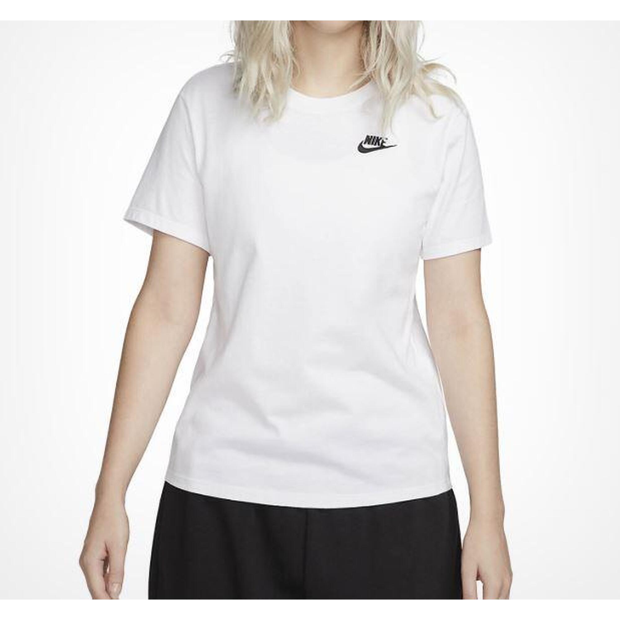 NIKE Dámské sportovní tričko Sportswear Club Essentials