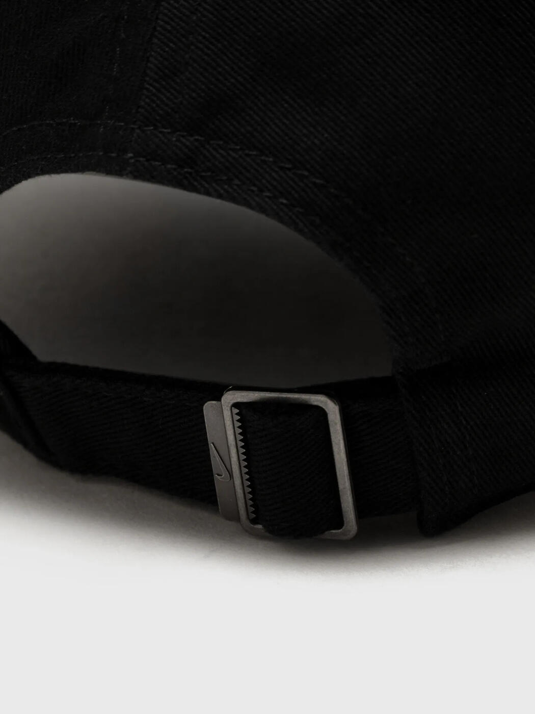 Nike Club Futura Black Hat 4/5