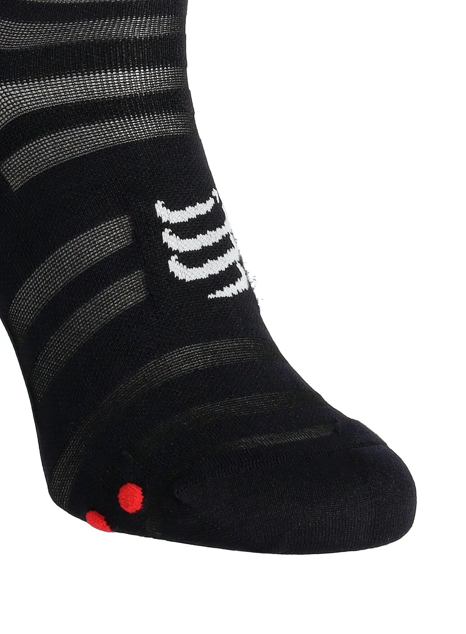Par de calcetines Compressport Pro Racing v4.0 Ultralight Run High Black 4/4