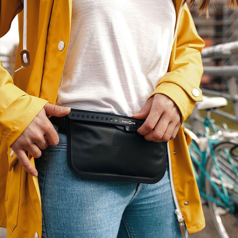 Водонепроницаемая поясная сумка-чехол для телефона Fidlock Hermetic Sling Bag с магнитной застежкой — фото 5