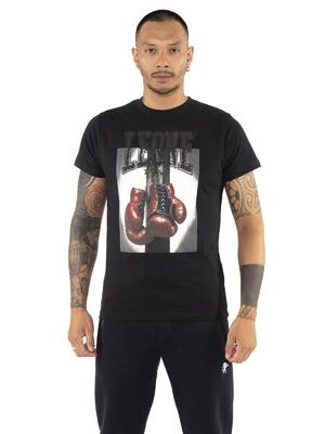Heren t-shirt met korte mouwen en opdruk van "celebrated" bokshandschoenen.