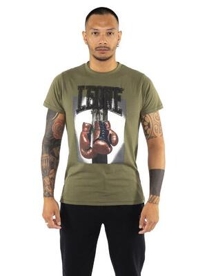 Heren t-shirt met korte mouwen en opdruk van "celebrated" bokshandschoenen.