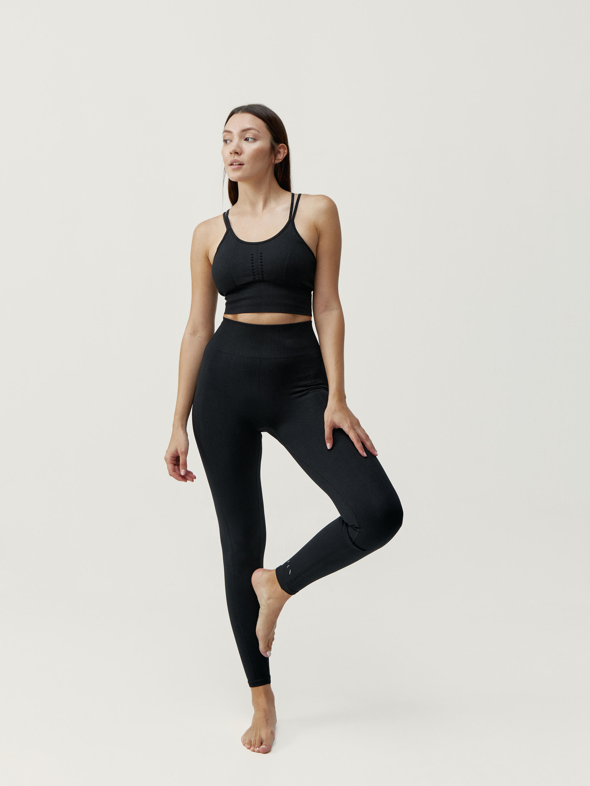 Top sportivo da donna India Born Living Yoga 3/6