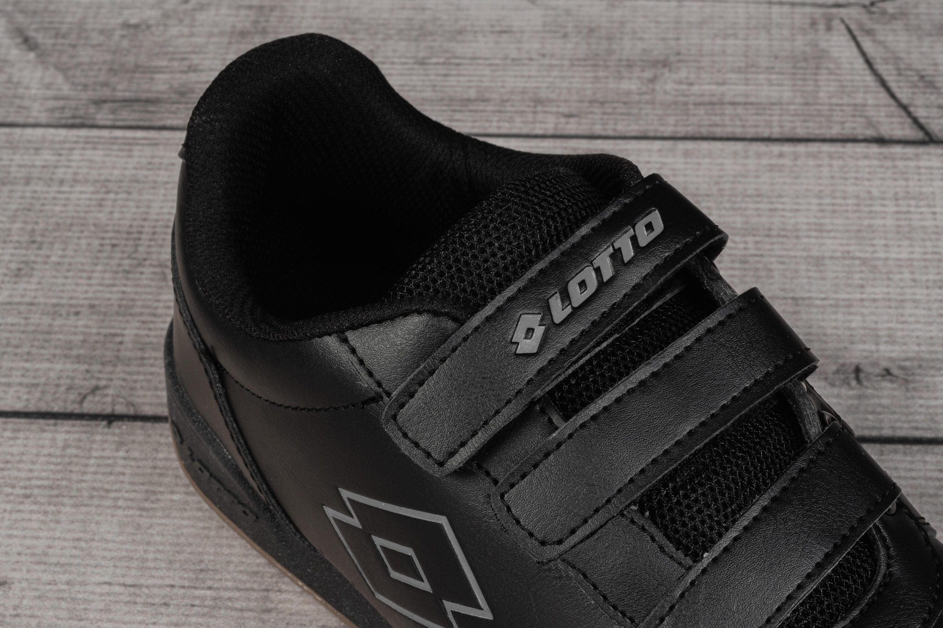 Buty męskie sportowe na rzep Lotto TITANIS VL 6/7